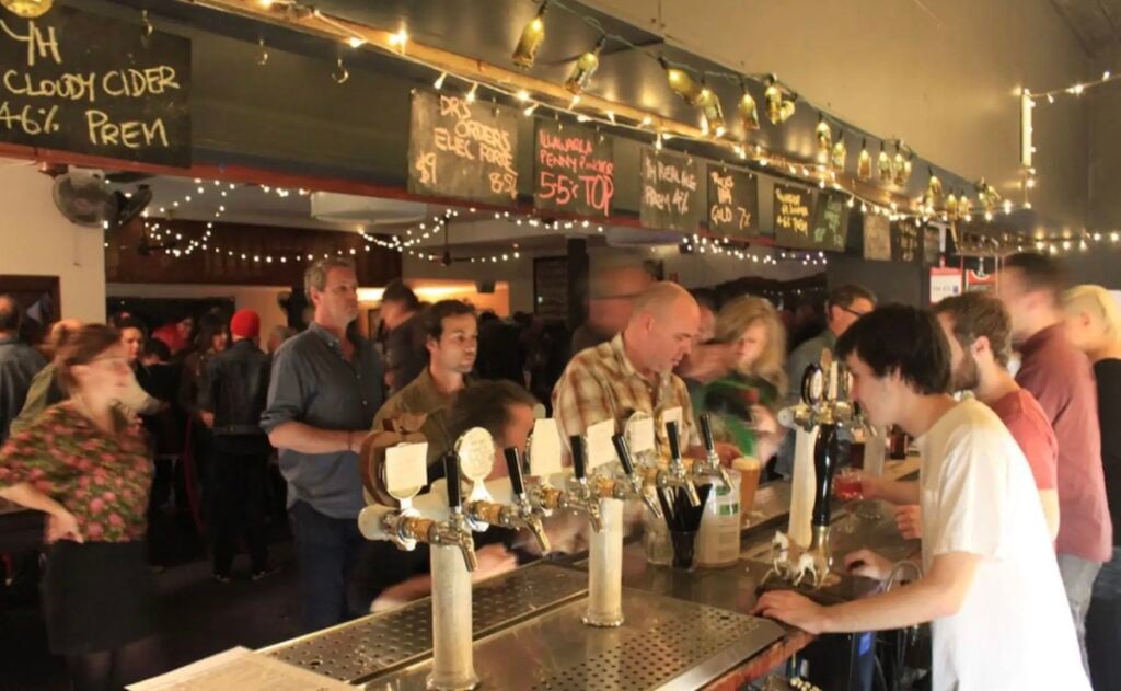 Petersham Short Stays, Airbnb Bowling Club Bar